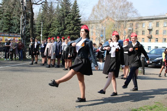 За право нести вахту памяти в День Победы