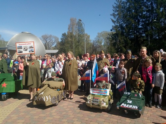 Парад военной техники под управлением дошколят